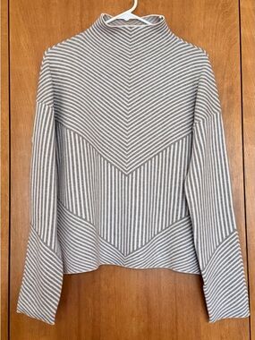 Tahari Taupe & White Striped Chevron Mock Neck Sweater L
